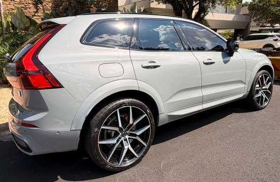 VOLVO-XC60-2025