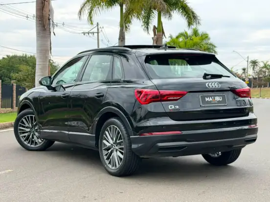 AUDI-Q3-2021