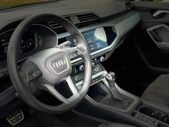 AUDI-Q3-2021