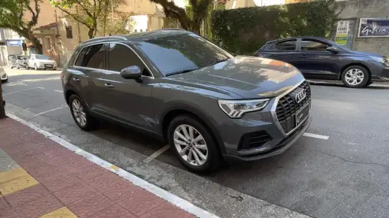 AUDI-Q3-2021