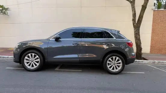 AUDI-Q3-2021