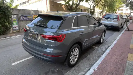 AUDI-Q3-2021