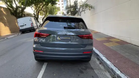 AUDI-Q3-2021