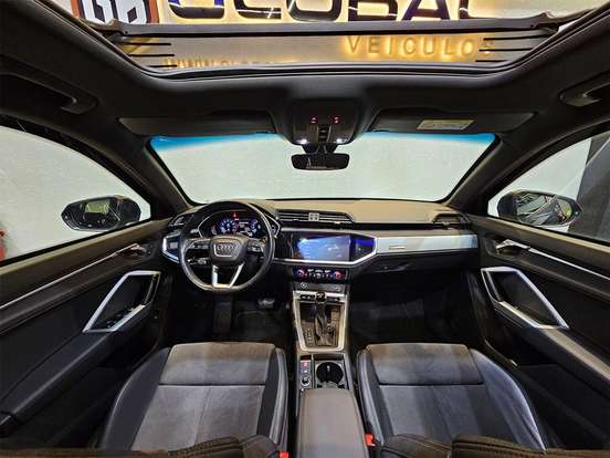 AUDI-Q3-2021