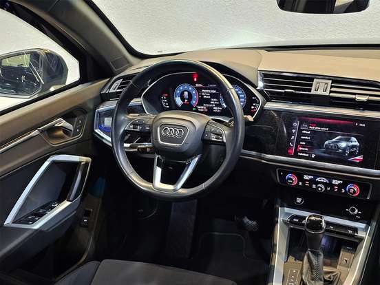 AUDI-Q3-2021