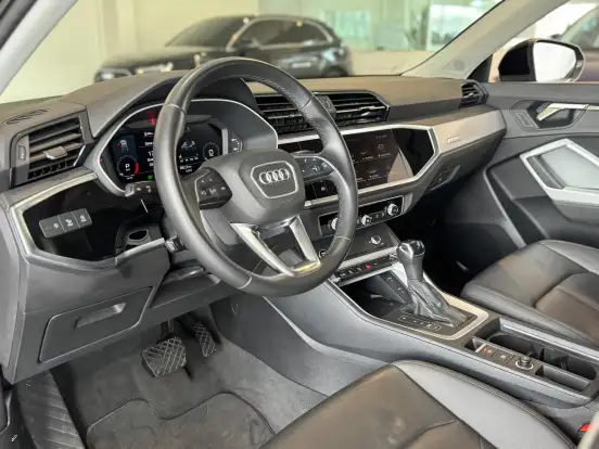 AUDI-Q3-2023