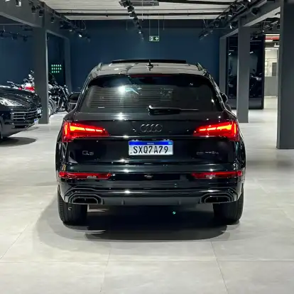 AUDI-Q5-2024