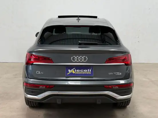 AUDI-Q5-2022