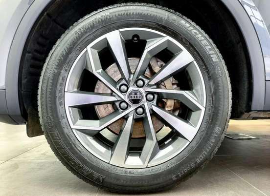 AUDI-Q5-2024