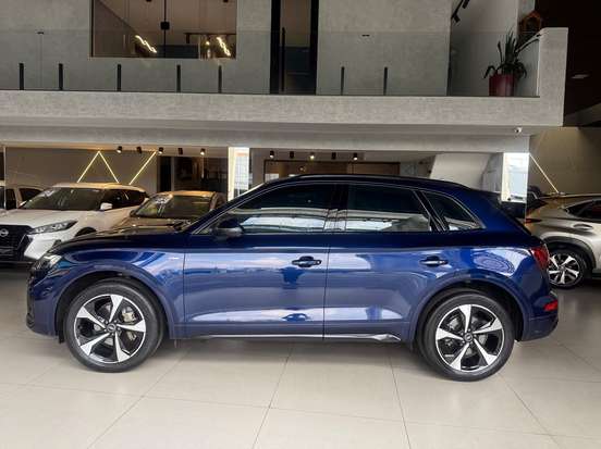 AUDI-Q5-2022