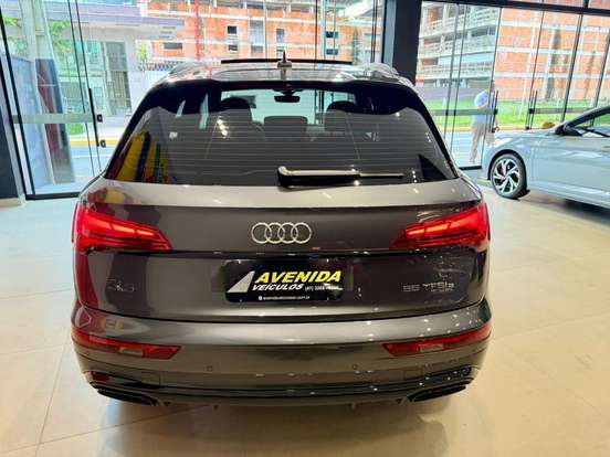 AUDI-Q5-2024