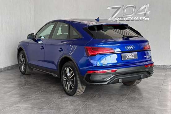 AUDI-Q5-2022