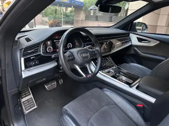 AUDI-Q8-2022