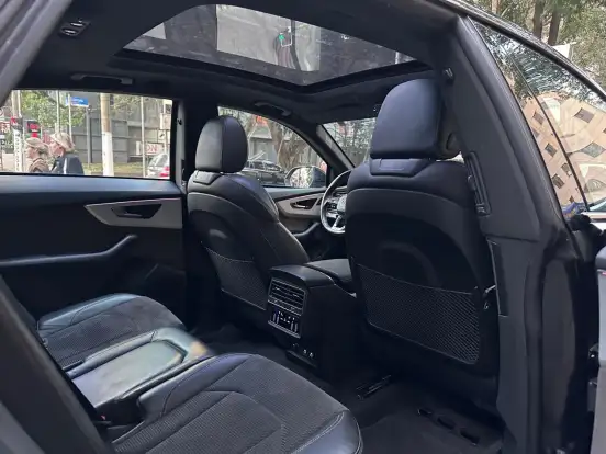 AUDI-Q8-2022