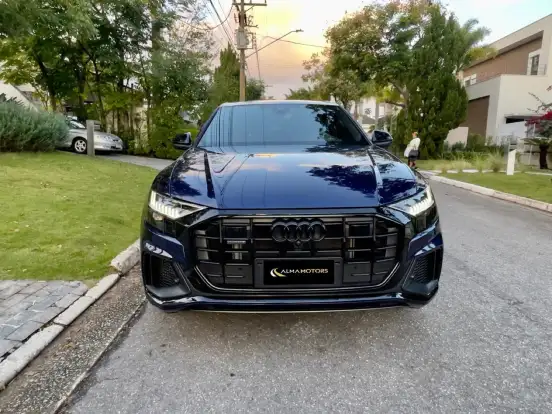 AUDI-Q8-2023