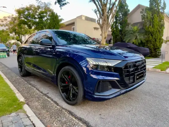 AUDI-Q8-2023