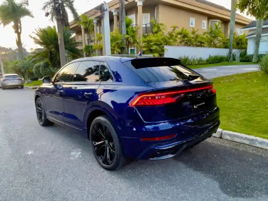 AUDI-Q8-2023