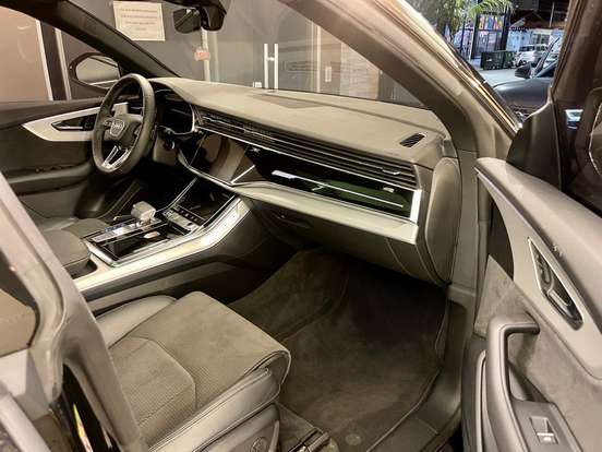 AUDI-Q8-2022