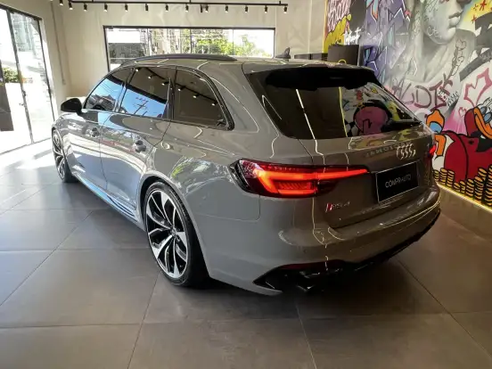 AUDI-RS4-2019