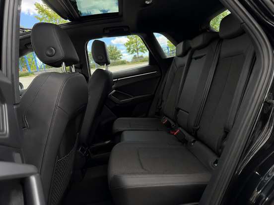 AUDI-Q3-2023