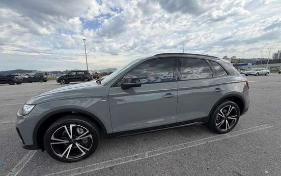 AUDI-Q5-2021