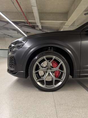 AUDI-RS Q8-2023