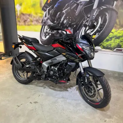 BAJAJ DOMINAR NS160 