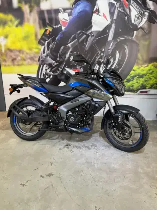 BAJAJ DOMINAR NS200 