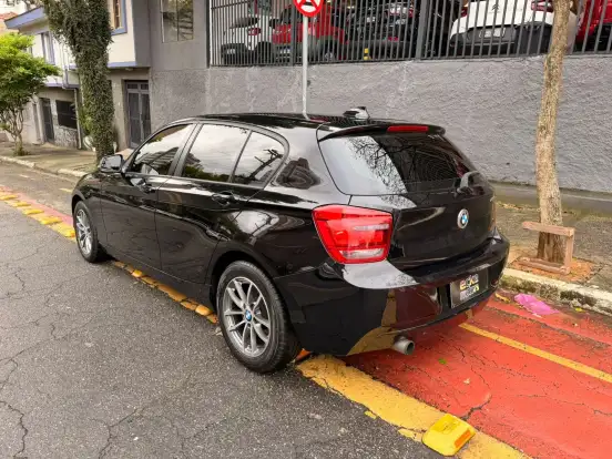 BMW-118i-2011