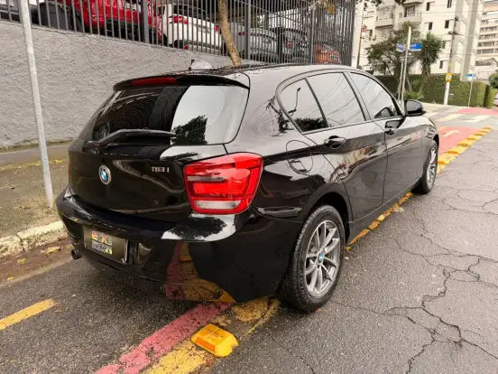 BMW-118i-2011