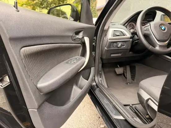 BMW-118i-2011