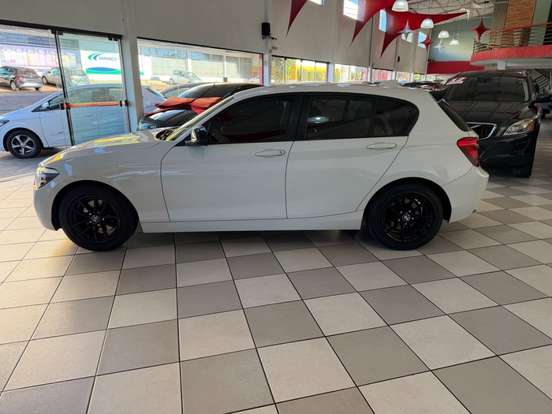 BMW-118i-1.6 URBAN LINE 16V TURBO GASOLINA 4P AUTOMÁTICO BMW-118i-2012