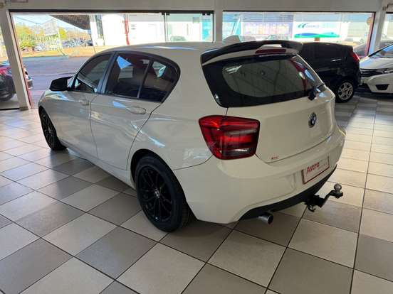 BMW-118i-1.6 URBAN LINE 16V TURBO GASOLINA 4P AUTOMÁTICO BMW-118i-2012