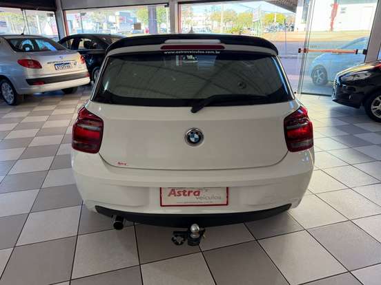 BMW-118i-1.6 URBAN LINE 16V TURBO GASOLINA 4P AUTOMÁTICO BMW-118i-2012