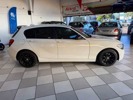 BMW-118i-2012