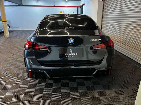 BMW-220i-2025