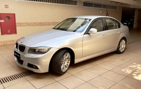 BMW-318i-2011