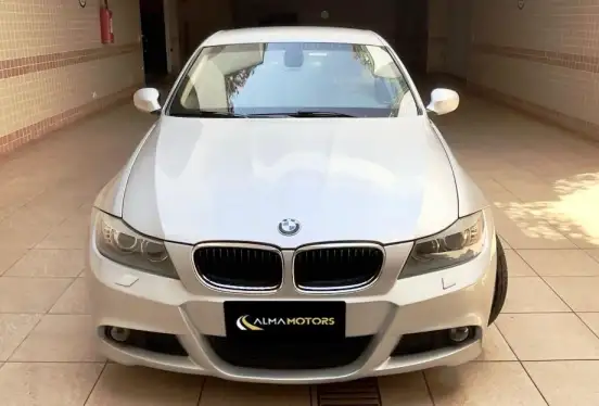 BMW-318i-2011