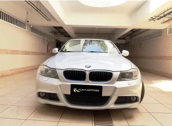 BMW-318i-2011