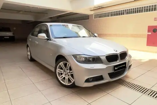 BMW-318i-2011