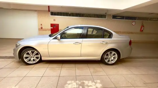 BMW-318i-2011