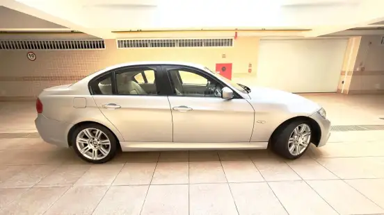 BMW-318i-2011