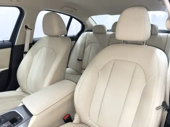 BMW-320i-2021