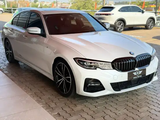 BMW-320i-2022