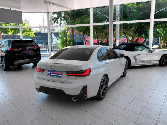 BMW-320i-2023