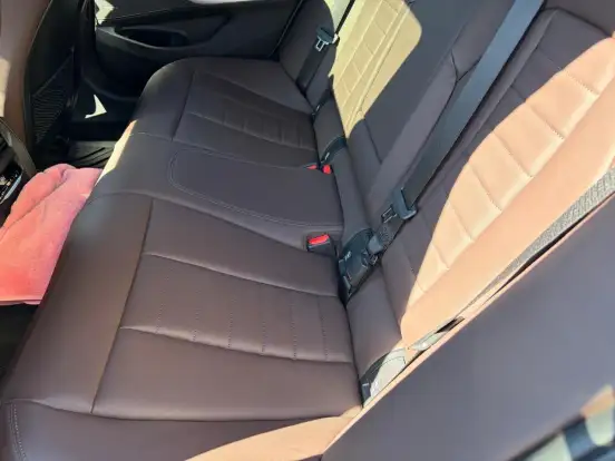 BMW-320i-2023