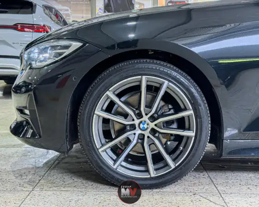 BMW-320i-2021
