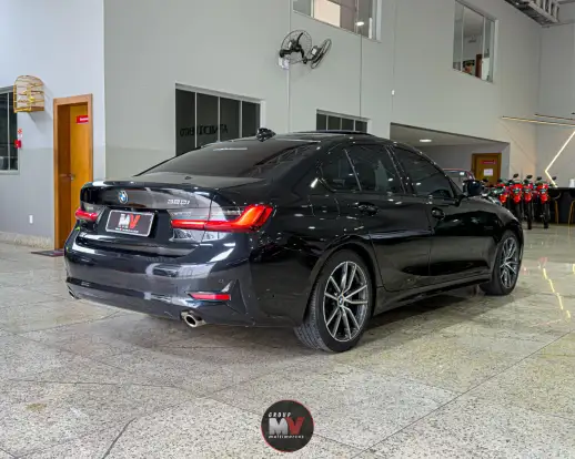BMW-320i-2021