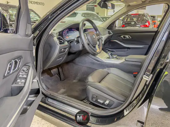 BMW-320i-2021