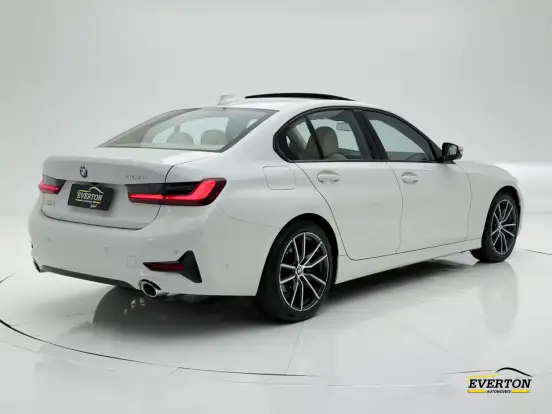 BMW-320i-2021